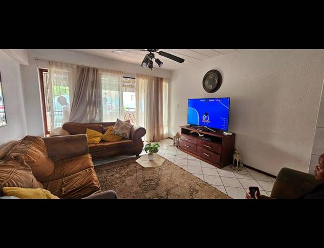 2 BEDROOM APARTMENT FOR SALE IN GLENVISTA